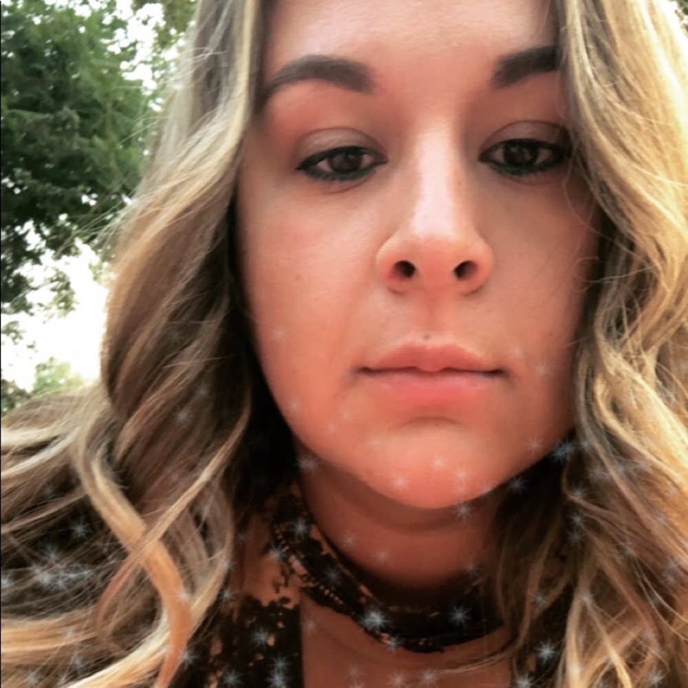 Meet your Posher, Stephany